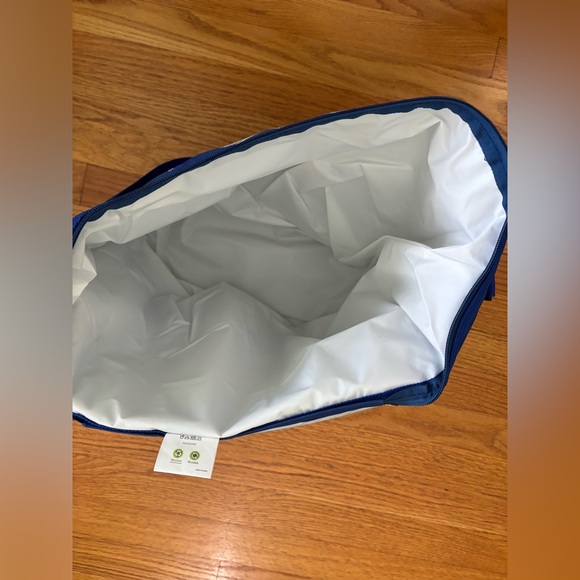 Reusable Insulated Bag Medium Blue Fish Detail “Smarter School of Fish” Tote New - Picture 4 of 8